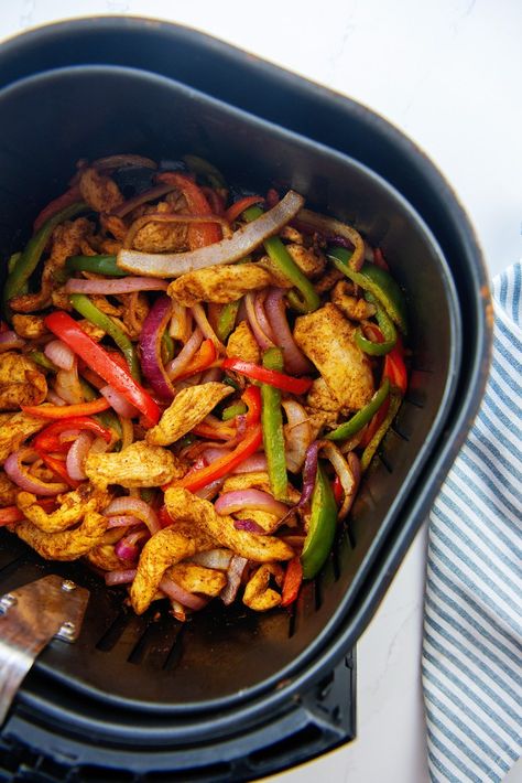 Our AIR FRYER CHICKEN FAJITAS are an easy 15 minute recipe loaded with seasoned chicken, tender veggies, and major flavor! Frozen Chicken Fajitas, Fajitas In Air Fryer, Air Fryer Chicken Fajitas, Cook Frozen Chicken, Fajita Vegetables, Cooking Frozen Chicken, Fajita Bowls, Chicken Fajita Recipe, Ninja Recipes