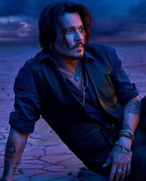 Photo: @the.thinkings / Instagram Johnny Depp Hairstyle, Johnny Depp Wallpaper, Johnny Depp Images, جوني ديب, Johnny Depp Style, Kaptan Jack Sparrow, Ian Joseph Somerhalder, Johnny Depp Fans, Young Johnny Depp