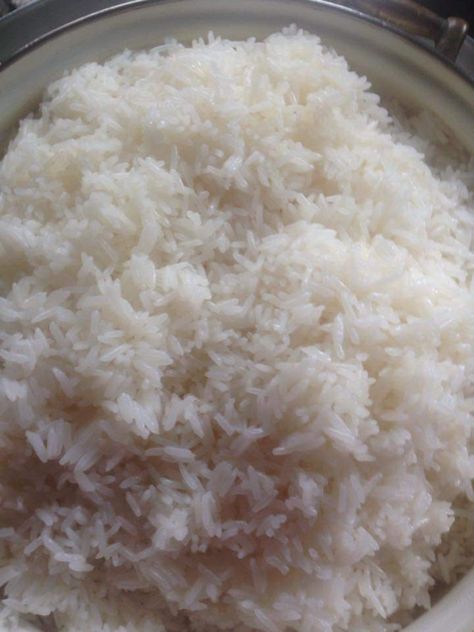 White rice Rice Aesthetic White, Paprika Rice, Rice Aesthetic, Rice Asian, Grad Party Food, Pinterest House, Jewish Foods, Hangout Ideas, Plain Rice