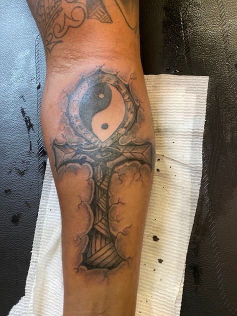 Men Spiritual Tattoo Ideas, Ankh Half Sleeve Tattoo, Ankh Sleeve Tattoo, Ankh Shoulder Tattoo, Pro Black Tattoos, Spiritual Men Tattoos, Unapologetically Black Tattoo, Spiritual Tattoos For Black Women, Ankh Tattoo Design For Men