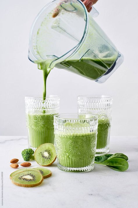 Making A Smoothie, Ingredients Photography, Healthy Supplements, Smoothie Cup, Superfood Smoothie, Healthy Menu, Smoothie Diet Plans, Wellness Recipes, Healthy Juices