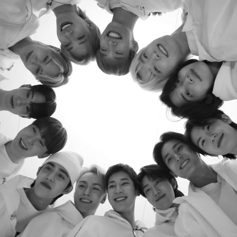 Seventeen Group Photo Black And White, Seventeen Ot13 Black And White, Seventeen Black And White Aesthetic, Seventeen Group Photo Aesthetic, Svt Group Photo, Seventeen Wallpaper Laptop Hd, Seventeen Wallpaper Kpop, Vernon Chwe, Jaebum Got7