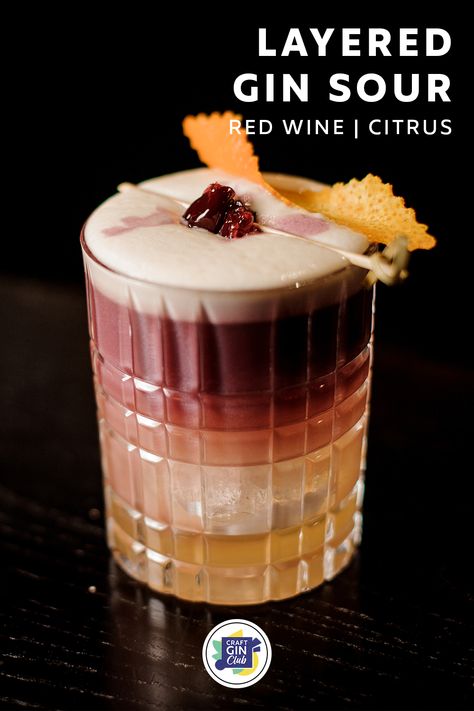 Wine Float Cocktail, Red Wine Cocktail Recipes, Gin Sour Recipe, Sour Cocktails, Wine Float, Red Wine Cocktails, Layered Cocktails, New York Sour, Gin Sour