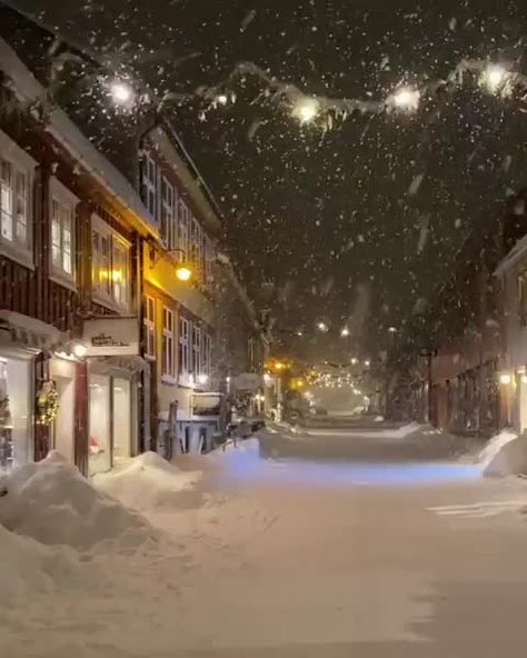 London Snow, Christmas Nyc, Christmas Desktop Wallpaper, Snow Is Falling, Beautiful Christmas Scenes, Visit Norway, Adventure Photos, Santa Claus Is Coming To Town, Winter Scenery