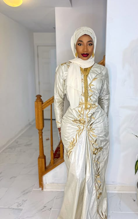 White Gezner Bazin Styles For Women Senegal 2021, Senegalese Wedding Dresses African Style, Senegalese Boubou Dresses, Eid Outfits African, Senegalese Clothing, Senegal Fashion, Curvy Casual Outfits, African Party Dresses, Lace Gown Styles