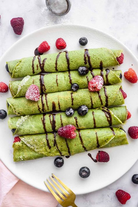 Matcha Crepes, Almond Milk Pancakes, Almond Butter Banana Bread, Matcha Snacks, Matcha Breakfast, Matcha Cafe, How To Make Matcha, Crepes Recipe, Easy To Make Breakfast