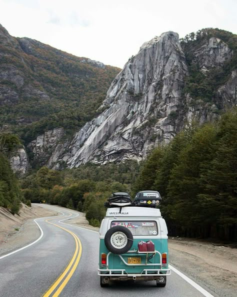 Everything about this pic. Road Trippin, Camping Ideas, Elba, Vw Bus, Travel Goals, Adventure Awaits, Goa, Van Life, The Great Outdoors