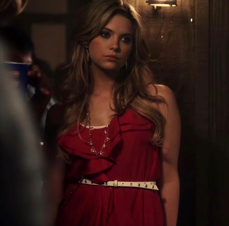 Hanna Pretty Little Liars, Hanna Marin Outfits, Pll Season 1, Hanna Pll, Boo Radley, Ezra Fitz, Pretty Little Liars Outfits, Pll Outfits, Black Mustang