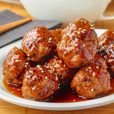 Honey Garlic Meatballs with an easy Honey Garlic Sauce recipe. Make beef or pork meatballs with the easiest, most delicious Honey Garlic Sauce you'll find.#weekdaydinners #mealplanning #mealprep #kidfriendly Easy Honey Garlic Sauce, Honey Garlic Sauce Recipe, Sauce For Meatballs, Honey Garlic Meatballs, Garlic Meatballs, Easy Sauce Recipe, Tender Meatballs, Garlic Sauce Recipe, Rock Recipes