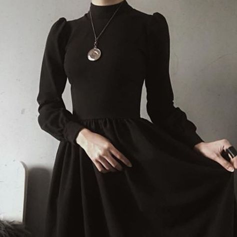 Goth Academia, Dark Academia Outfit, Academia Outfits, Yennefer Of Vengerberg, Dark Academia Fashion, Academia Fashion, Style Gothic, Look Rock, Witch Fashion