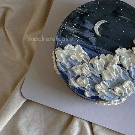 Capricorn Cake Design, Celestial Cake Ideas, Moon Cake Aesthetic, Universe Cake Ideas, Astronomy Cake, Celestial Birthday Cake, Moon Themed Cake, Moon Cake Design, Night Sky Cake