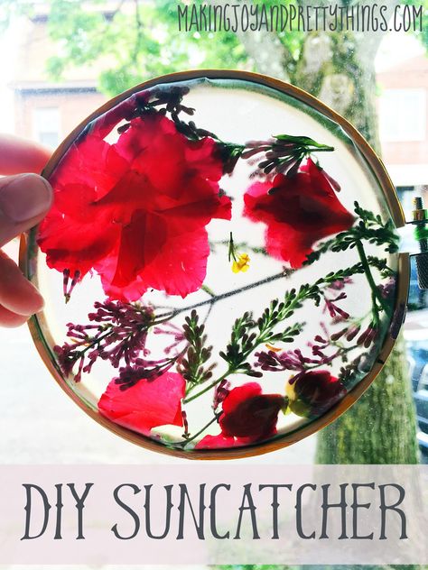 #DIY suncatchers made with real flowers - these are simply lovely! http://www.makingjoyandprettythings.com/kid-craft-diy-suncatcher-using-real-flowers/ #crafts Summer Outdoor Crafts, Suncatchers Diy, Diy Mother's Day Crafts, Rough Week, Diy Suncatchers, Suncatcher Craft, Fleurs Diy, Flowers Craft, Outdoor Crafts