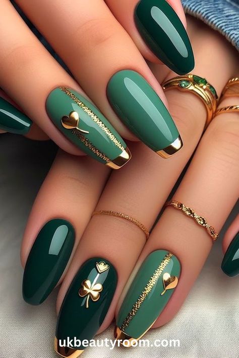 Sparkly Nail Designs, Saint Patrick Nail, Color Block Nails, St Patricks Day Nails, Elegant Nail Designs, Green Nail Designs, Stylish Nails Designs, Irish Culture, Green Nail