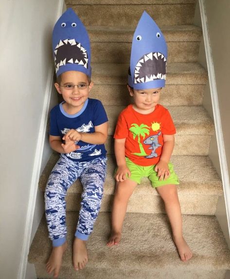 Fish Hat Craft, Shark Costume Ideas, Shark Hat Craft, Shark Costume Diy, Crazy Hat Party, Shark Hats, Shark Diy, Shark Craft, Crazy Hat