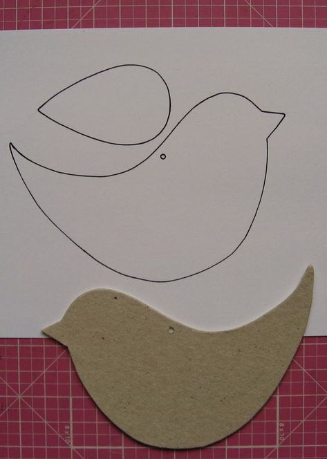 790ad118f7b0be9ff9b8742f03b4dc6a | von saritaale Bird Template, Paper Birds, Bird Crafts, Felt Birds, Fabric Birds, Felt Christmas, Felt Ornaments, Paper Cut, Felting Projects