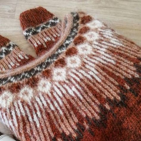 Lettlopi Sweater, Nordic Sweaters, Ravelry Knitting, Icelandic Sweaters, Norwegian Sweater, Nordic Sweater, Knitting Embroidery, Sweater Season, Alpaca Sweater