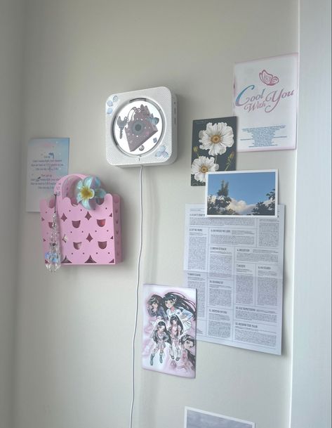 kpop room decor Cd Holder Aesthetic, Kpop Cd Display, Kpop Cd Wall, Cd Display Ideas, Cd Wall, Cd Holder, Album Storage, Easy Diy Room Decor, Cd Storage