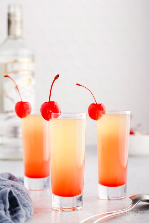 This colorful 3 ingredient pineapple upside down cake shot is sweet and fruity with layers of pineapple juice, vanilla vodka, and grenadine. Pineapple Upside Down Shot, Pineapple Moonshine, Pineapple Upside Down Cake Shot, Cake Shot, Classy Cocktails, Vodka And Pineapple Juice, My Heavenly Recipes, Moonshine Recipe, Cake Vodka