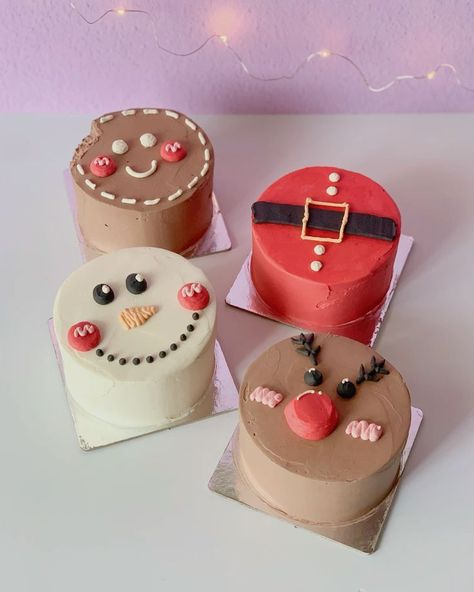 Mini Cake Christmas Decoration, Fall Bento Cake Ideas, Bento Cakes Christmas, Mini Xmas Cakes, Mini Thanksgiving Cakes, Individual Christmas Cakes, Mini Cakes Christmas, Thanksgiving Bento Cake, Christmas Cake Decor Ideas