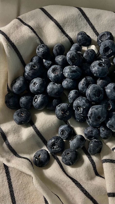 Blueberry Close Up, Blue Berries Aesthetic, Blueberries Aesthetic, Blueberry Images, Blueberry Aesthetic, Cheesecake Blueberry, Grow Blueberries, Cake Blueberry, Growing Blueberries