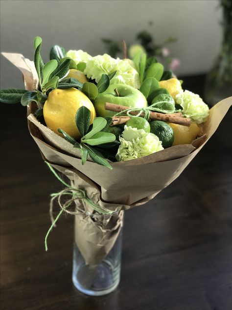 Amazing apples-lemons Bouquet #fruitbouquet Lemon Bouquet, Apple Bouquet, Fruit Bouquet Ideas, Vegetable Bouquet, Edible Fruit Arrangements, Lemon Centerpieces, Fruit Bouquet, Food Bouquet, Edible Bouquets