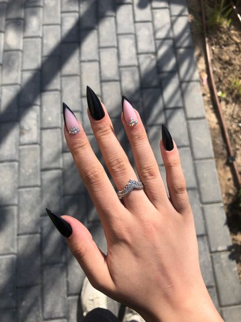 Black Nails Acrylic Short Stilettos, Stilleto French Nails Black, Pointed Black Nails, Cute Nails Pointy, Matte Black Stilleto Nails Designs, Long Nails Black Design, Simple Jewel Nail Designs, Black And White Pointy Nails, Medium Stilleto Nails French Tip