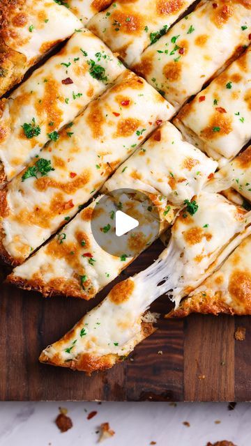 Hawaiin Bread, Cheese Garlic Bread Recipe, Cheesy Garlic Breadsticks Recipe, Cheese Garlic Bread, Salty Recipes, Vegetarian Ideas, Bread Ideas, Garlic Breadsticks, Garlic Cheese Bread