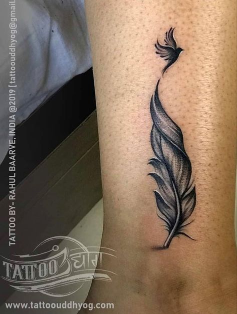 Bird Feather Tattoo, Tattoo Plume, Feather Tattoo Wrist, Quill Tattoo, Small Feather Tattoo, Cover Up Tattoos For Women, Tatuagem Masculina Pequena, Band Tattoo Designs, Feather Tattoo Design