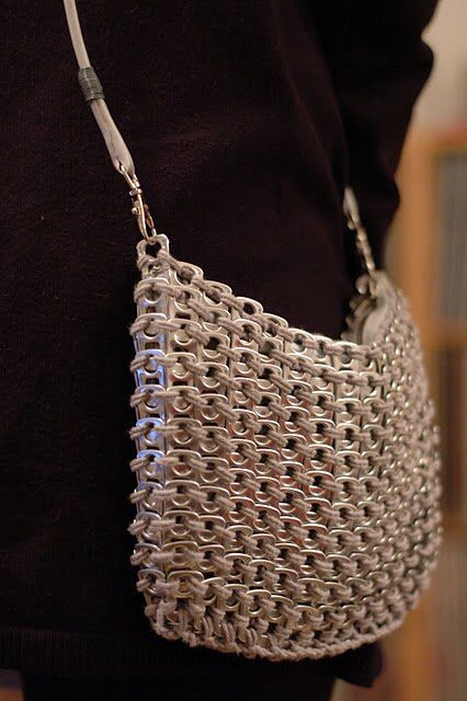 Pop Tab Bag Tutorial, Bottle Tab Crochet, Can Tab Purse, Pop Can Tab Jewelry, Soda Tab Clothes, Pop Tabs Crafts Projects, Soda Tab Purse, Pop Tab Ideas, Bottle Tab Crafts