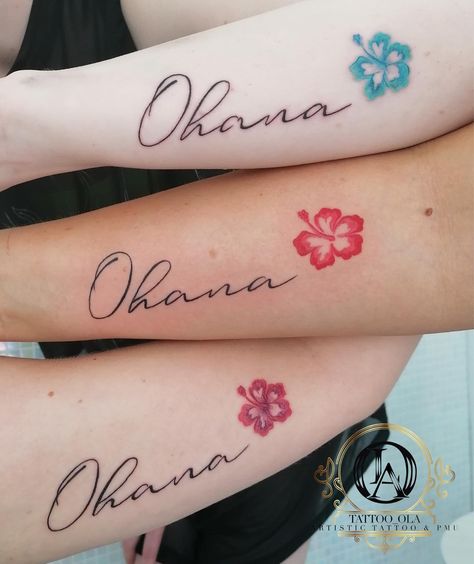 Hawaii Matching Tattoos, Women Hawaiian Tattoo, Female Hawaiian Tattoo, Cute Hawaiian Tattoos, Hawaiian Themed Tattoos, Matching Hawaiian Tattoos, Simple Hawaiian Tattoo, Hawaii Flowers Tattoo, Tropical Tattoo Ideas