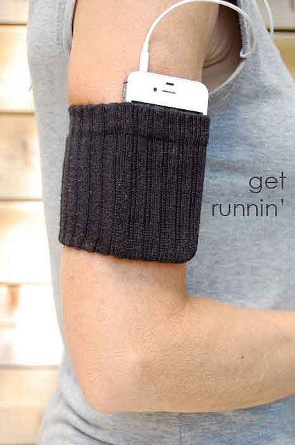 Make your own iPod holder that is more comfortable and affordable than one bought at the store! Exercise Accessories, Phone Arm Band, Iphone Holder, Sock Crafts, Jetski, Diy Phone, I Phone, Phone Holder, Treadmill