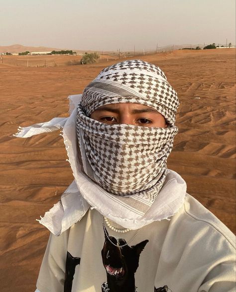 Arabic Scarf Style Men, Shemagh Fashion Men, Keffiyeh Men, Turban Outfit, Muslim Men Clothing, Egypt Outfits, Arabic Aesthetic, Mask Outfit, Arab Scarf