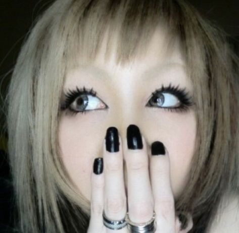 Vkei Makeup Looks, Eyeliner Looks Black, Vkei Make Up, Vkei Makeup, Goth Gyaru, Gal Makeup, Vampire Bride, Scene Makeup, Gyaru Makeup