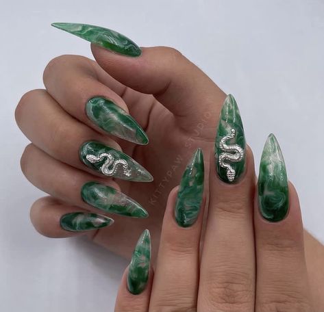 Serpent Nails, Slytherin Nail Art, Potter Nails, Harry Potter Nail Art, Harry Potter Nails, Pure Makeup, Year Nails, Darren Chen, Witch Nails