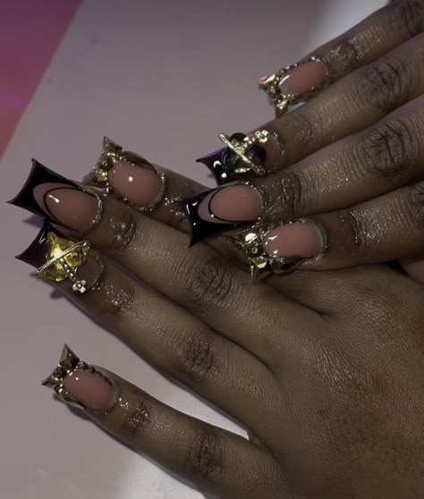 Black Junk Nails Duck, Black And Gold Duck Nails, Black Nails With Gold Charms, Gold Junk Nails, Black Blinged Out Nails, Black And Gold Birthday Nails, Black And Gold Nails Acrylic, Black Junk Nails, Aquarius Szn