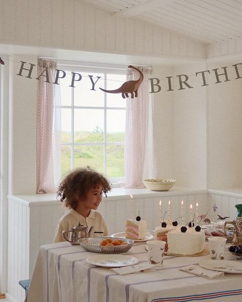 Konges Sløjd on Instagram: "It’s my party 🥳 We have everything you need for a special celebration with a bit of rawr 🦖🦕🎂" Balloon Themed Birthday Party, Classic Birthday Party, Foil Cake, Birthday Party Boys, Dino Theme, Garland Paper, Napkins Paper, Bamboo Stick, Printed Candles