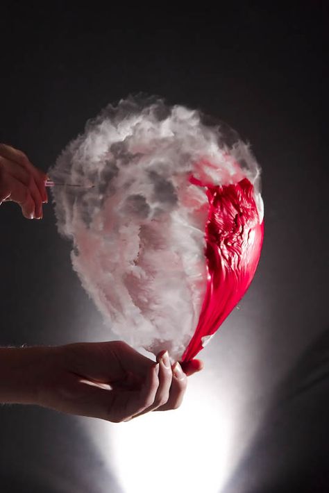 2.high speed balloon photos Slow Motion Photography, Movement Photography, Rauch Fotografie, Shutter Speed Photography, Contrast Photography, High Speed Photography, Fast Shutter Speed, Shutter Photography, Photo Balloons