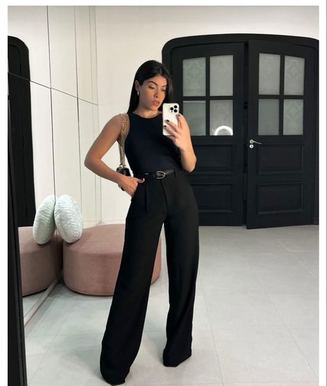 Black Slacks Outfit, Semi Formal Mujer, Outfit Formal Mujer, Slacks Outfit, Fashion Work Outfit, Black Pants Outfit, Outfit Elegantes, Casual Professional, Red Carpet Outfits