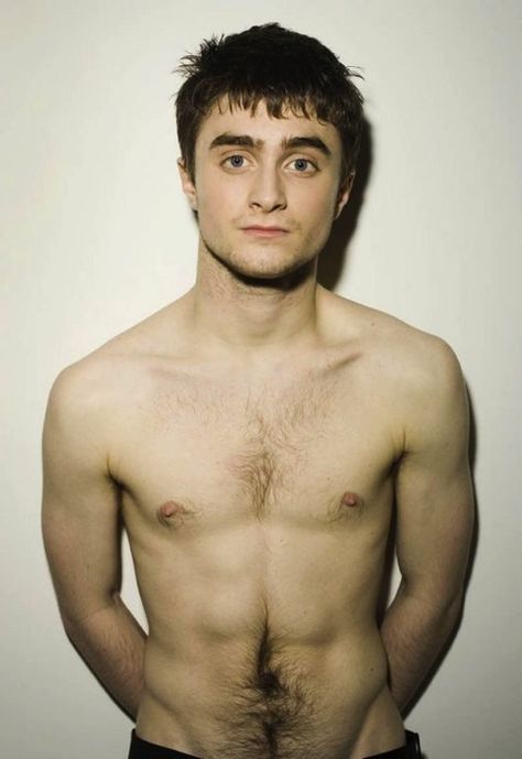 Daniel Radcliffe: Harry grows up! Yes indeed Happy Birthday Harry Potter, Daniel Radcliffe Harry Potter, Harry James Potter, Daniel Radcliffe, Shirtless Men, Johnny Depp, Celebrities Male, Comme Des Garcons, Eye Candy