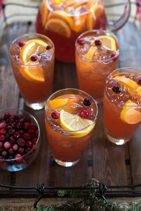 Cold Brew Cranberry Citrus Iced Tea Cranberry Iced Tea Recipe, Cold Tea Recipes, Alc Drinks, Tea Infusion Recipes, Drinks With Cranberry Juice, Thanksgiving Buffet, Infusion Recipes, Party Punches, Cold Brew Iced Tea