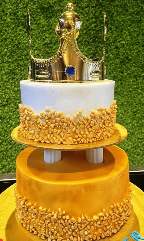 King Crown Birthday Cake Ideas Images (Pictures) King Crown Cake, Crown Cake Design, King Birthday Cake, Crown Birthday Cake, Indian Cake, Wedding Drawing, Happy Birthday Best Friend Quotes, Happy Birthday Best Friend, Crown Birthday