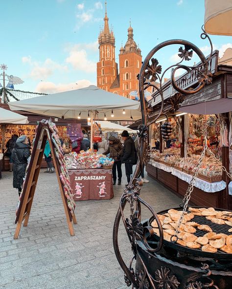 #krakow #poland #visitkrakow #prettycities #visitpoland #polandthingstodo #krakowoldtown #europeantravel #europeandestinations #photosofpoland #citiesofeurope #offthebeatentrack #tophotopoland #europeangetaway #europetravel #beautifuldestinations #krakowcity #northeurope Krakow Winter, Krakow Christmas, Warsaw Christmas Market, Wroclaw Poland Christmas, Krakow Poland December, Krakow Christmas Market, Krakow At Christmas, Visit Poland, North Europe