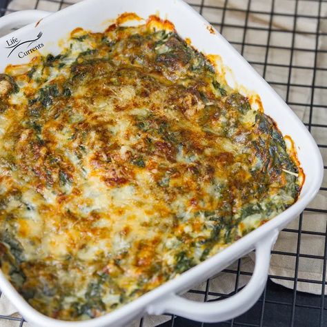 . This Cheesy Creamed Spinach Gratin Casserole is perfect for holiday meals, or even for a nice Sunday family dinner. Casserole cooling until ready to be served Creamed Spinach Gratin, Feta Stuffed Mushrooms, Creamed Spinach Casserole, Mushroom Gratin, Sunday Family Dinner, Spinach Feta Quiche, Spinach Casserole Recipes, Spinach Gratin, Spinach Bake