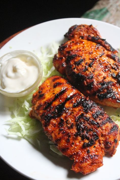 Who hates a perfect grilled chicken. Specially the ones with the lovely chat grill marks on them. I love those so much, the grill marks w... Chicken Fillet Recipes, Spicy Chicken Breast, Perfect Grilled Chicken, Grilled Chicken Breast Recipes, Chicken Breast Crockpot Recipes, Spicy Grilled Chicken, Crockpot Chicken Breast, Barbeque Chicken, Grilled Chicken Breast