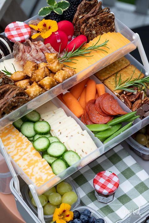 Tackle Box Charcuterie, Charcuterie Lunch, Charcuterie Picnic, Poolside Food, Snackle Box, Charcuterie Ideas, Beach Snacks, Snacks On The Go, Road Trip Food