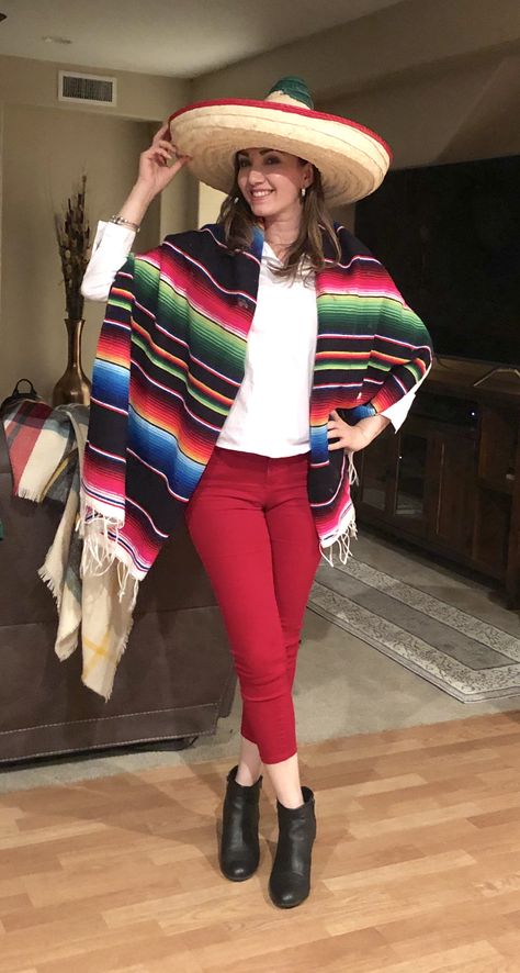 Mexican Theme Party Outfit, Mexican Fancy Dress, Red Jeans Outfit, Outfit Mexicano, Mexico Vacation Outfits, Casual Christmas Party Outfit, Traditional Mexican Dress, Outfits For Mexico, Mexican Fashion