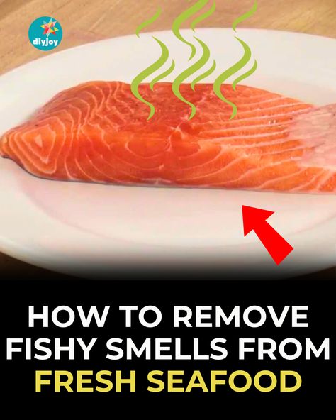 Does your fish or shellfish smell "fishy"? Get rid of the unpleasant smell and taste with this amazing trick! Find the instructions here. Lemon Salt, Vinegar And Water, Fish Fillet, Fresh Fish, Fresh Seafood, Kitchen Tips, Seafood, Cooking Recipes, Fish