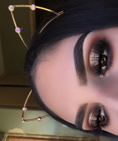 Black Halo Eye, Halo Eyes, Halo Eyeshadow, Halo Eye Makeup, Dope Makeup, Black Halo, Ash Brown, Aesthetic Makeup, Eye Black