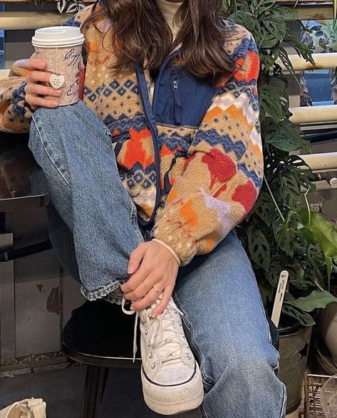 Vintage Patagonia Outfit, Salted Granola Fall Outfits, Hiking Outfit Jeans, Fall Fashion Granola, Vsco Aesthetic Outfits Winter, Indie Fall Outfits Soft Grunge, Gronola Girl Outfits Winter, Ecologist Outfit, Gronala Girl Outfit Aesthetic