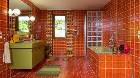 70s Bathroom Decor, 1970s Bathroom, 70s Bathroom, 70s Interior Design, 70s Interior, 70s House, Retro Interior Design, Retro Bathrooms, 70s Home